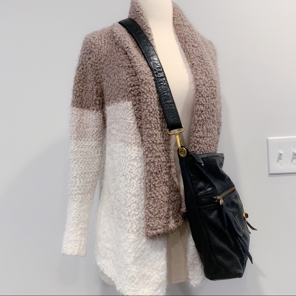 SOLD- Fossil Black Leather Crossbody / Messenger - Picture 3 of 8